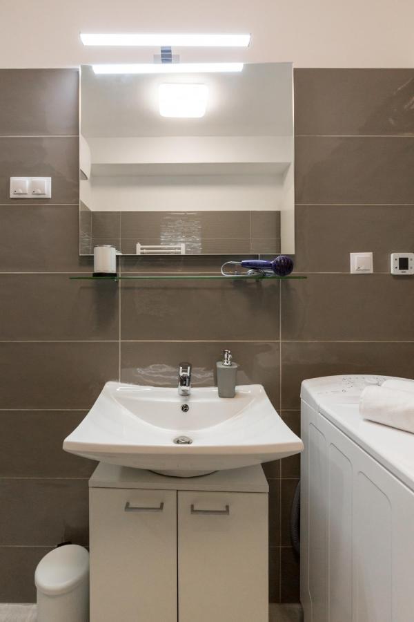Downtown Residences - Ac,elevator,terrace Apartment