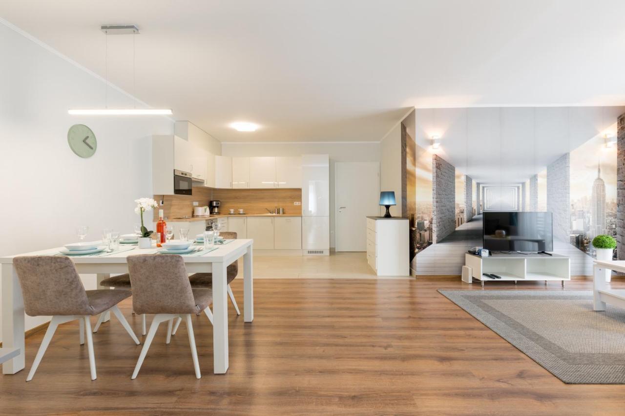 Downtown Residences - Ac,elevator,terrace Apartment