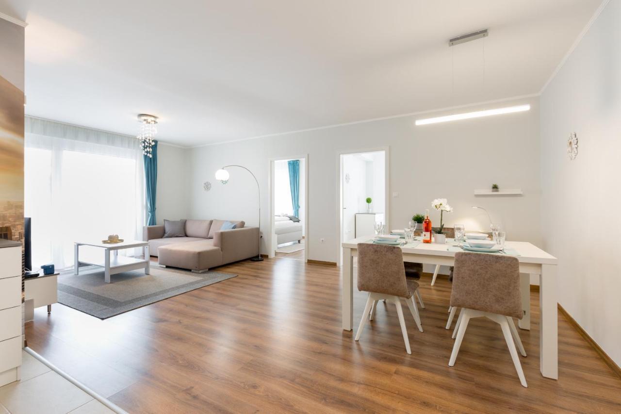 Downtown Residences - Ac,elevator,terrace Apartment
