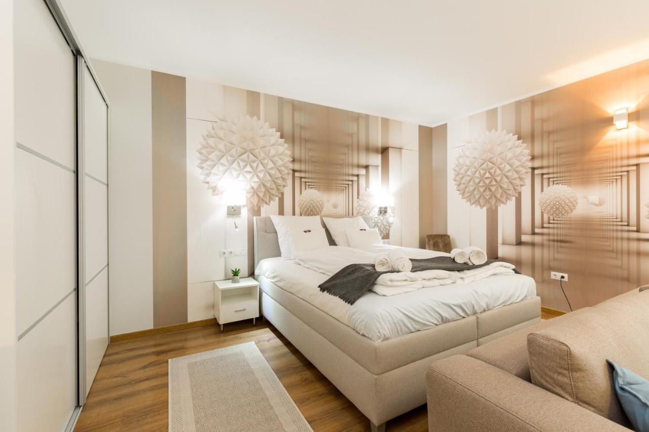 Downtown Residences - Ac,elevator,terrace Apartment *