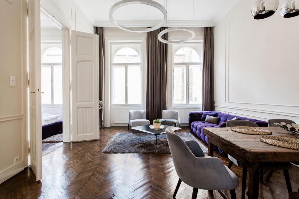 Apartment Opera With Free Parking, 2br2ba, Ac *