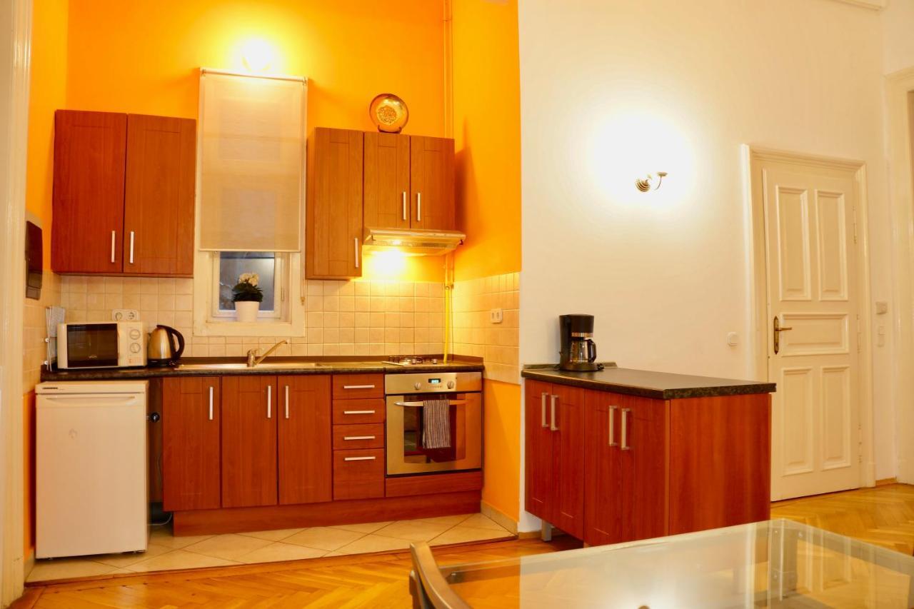 Vazquez Budapest
