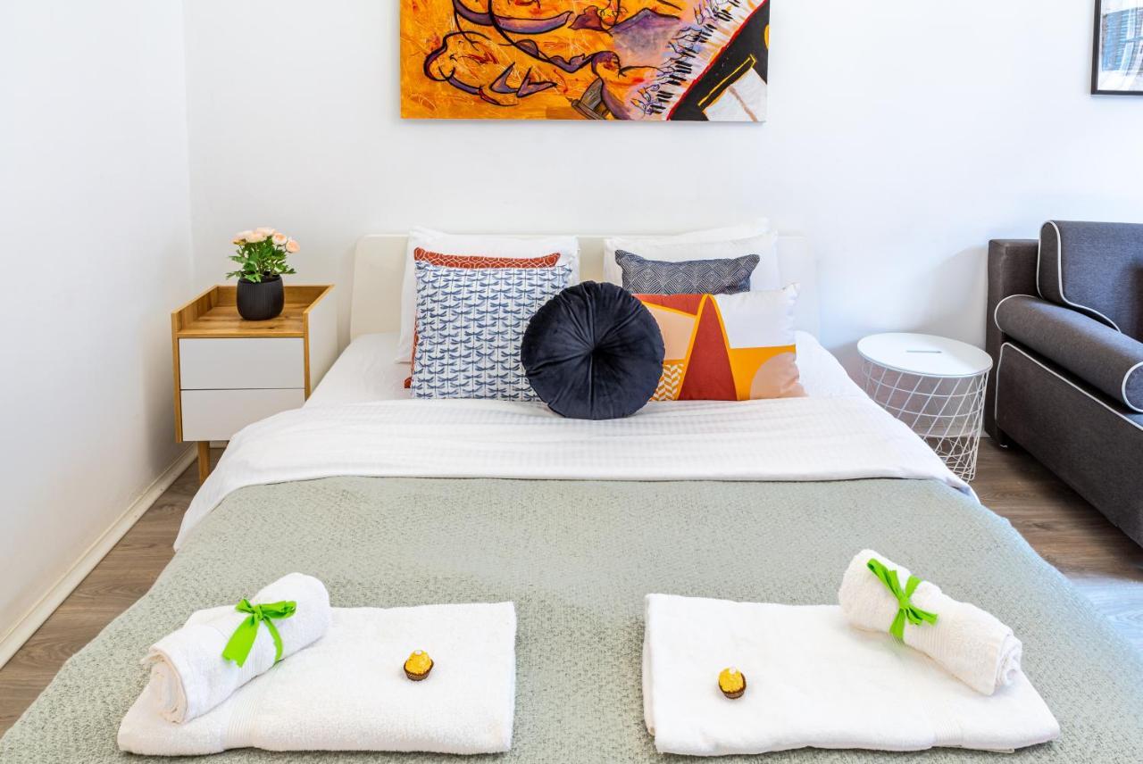 Sweet Studio With Art In The Heart Of Apartmán *