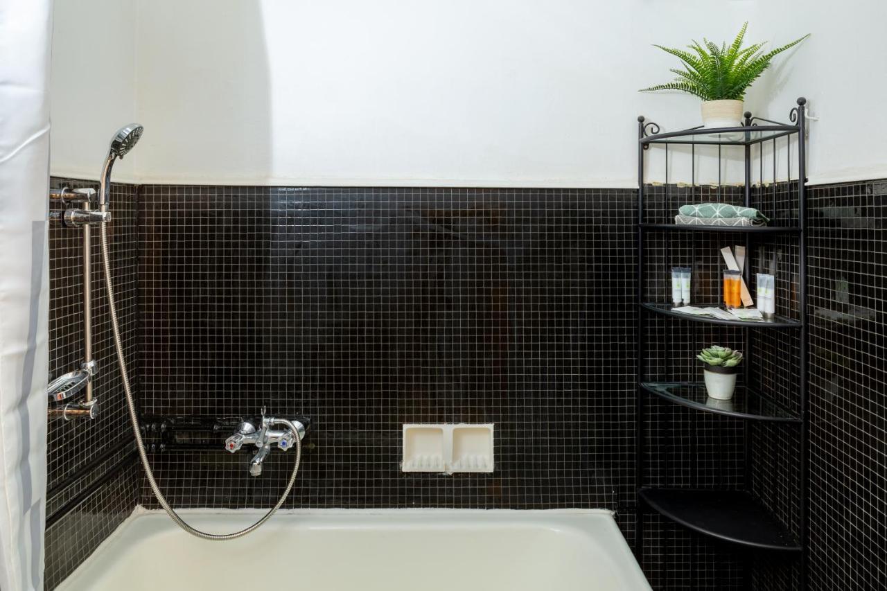 Sweet Studio With Art In The Heart Of * Budapest