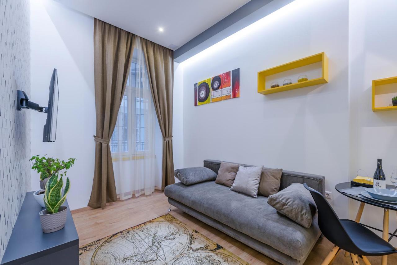 Amber / Navy Design With A/c Apartamento Budapest