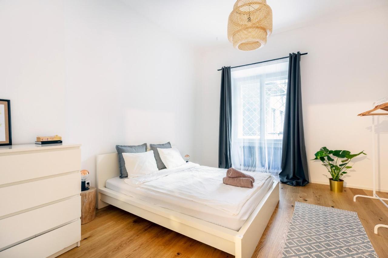 Freshly Refurbished, Stylish In The Center Of *