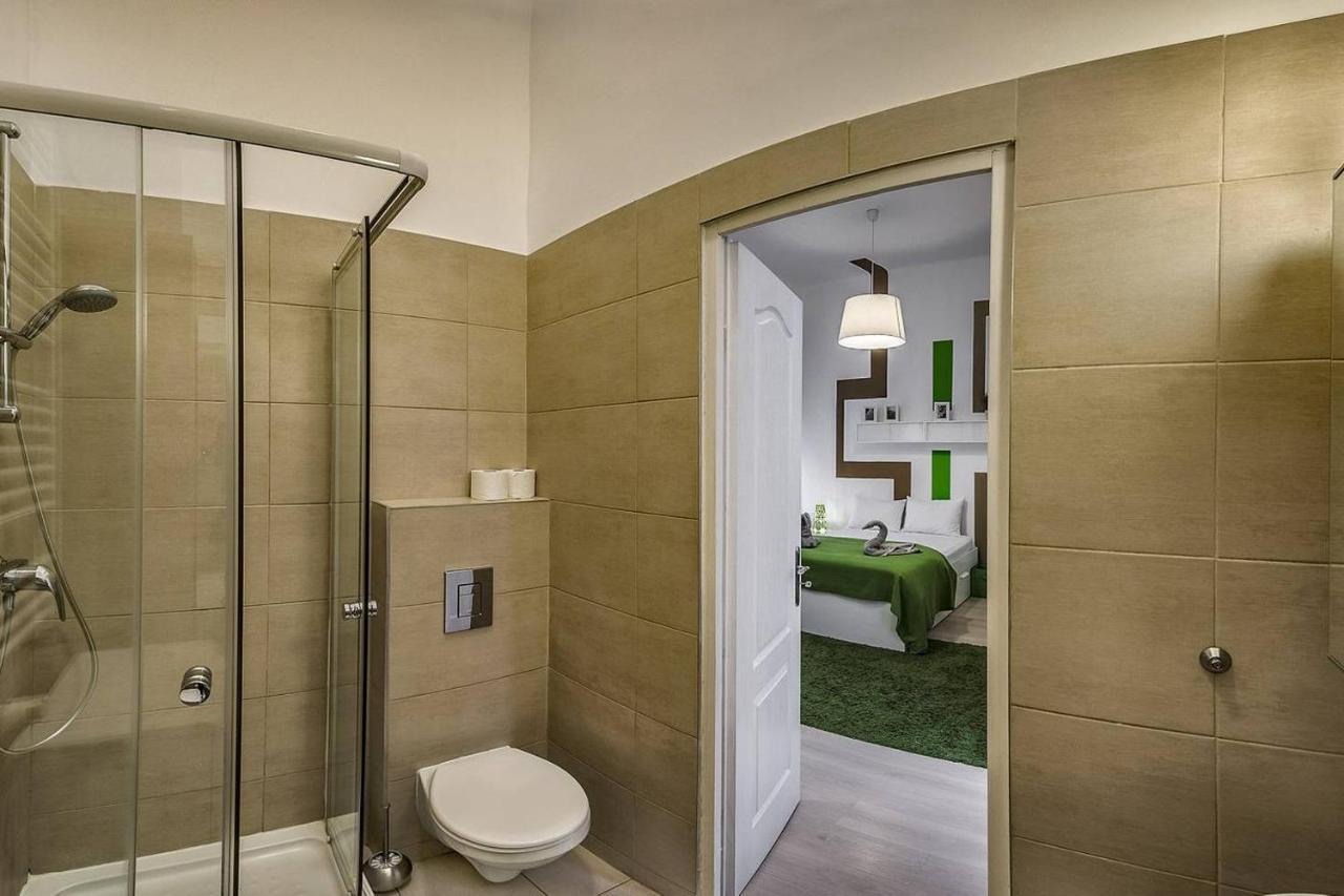 Casa vacanze Your Frisky In The Iconic Vaci Street Budapest