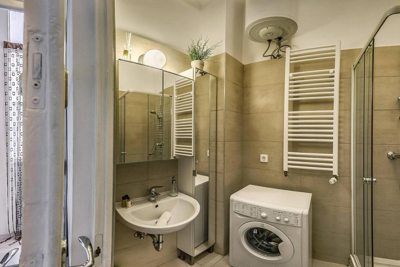 Casa vacanze Your Frisky In The Iconic Vaci Street *