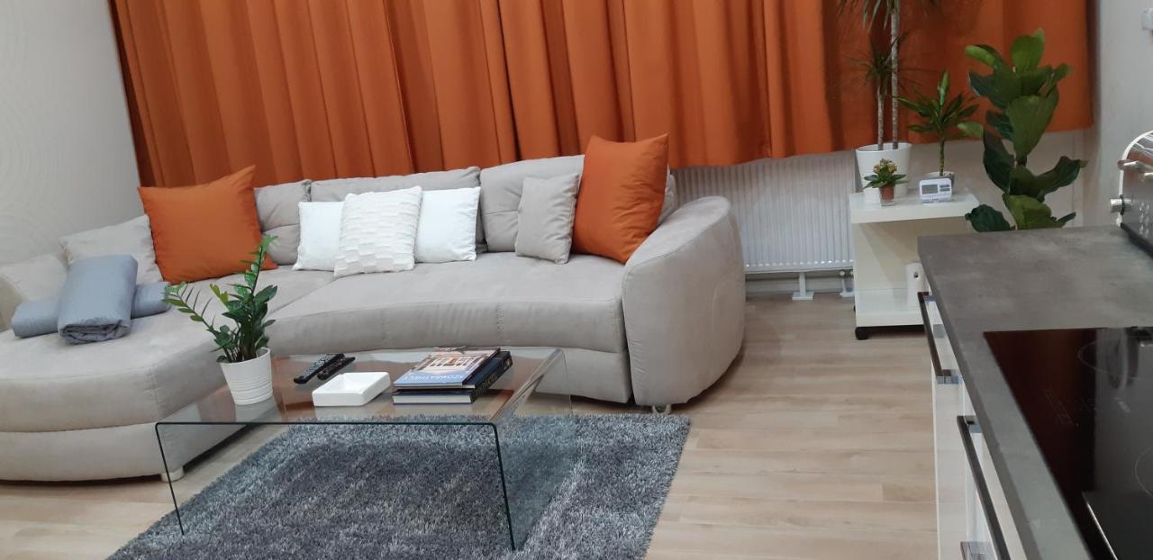 Apartman Modern, Quiet & Cozy In The Middle Of Downtown Near Danube At Fashion Street