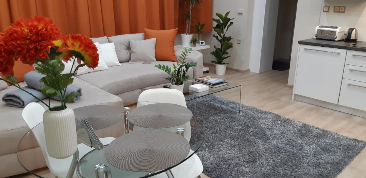 Apartman Modern, Quiet & Cozy In The Middle Of Downtown Near Danube At Fashion Street