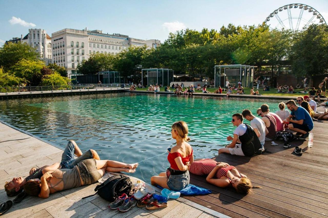 Your Frisky In The Iconic Vaci Street Hébergement de vacances *
