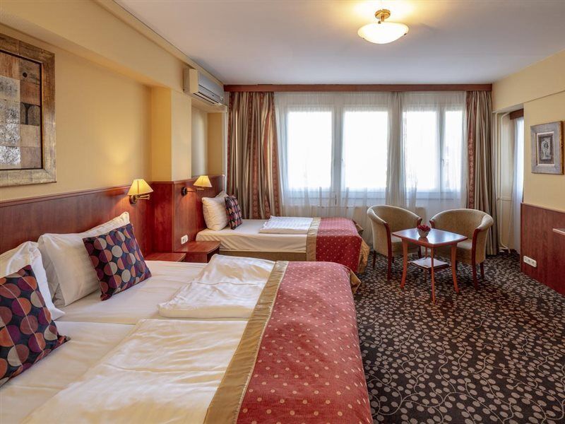 Charles Aparthotel 3*