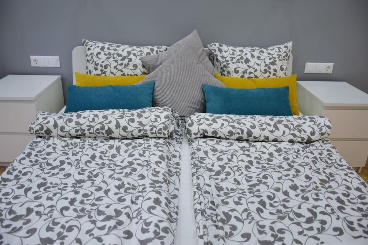 Central Apartman 3 Bdr, 2 Bath+3a/c+free Parking+quite