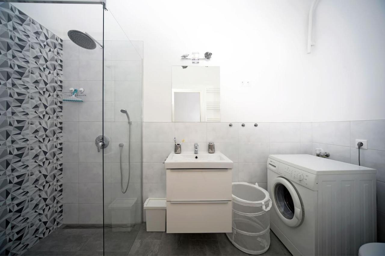 Appartement Central Apartman 3 Bdr, 2 Bath+3a/c+free Parking+quite
