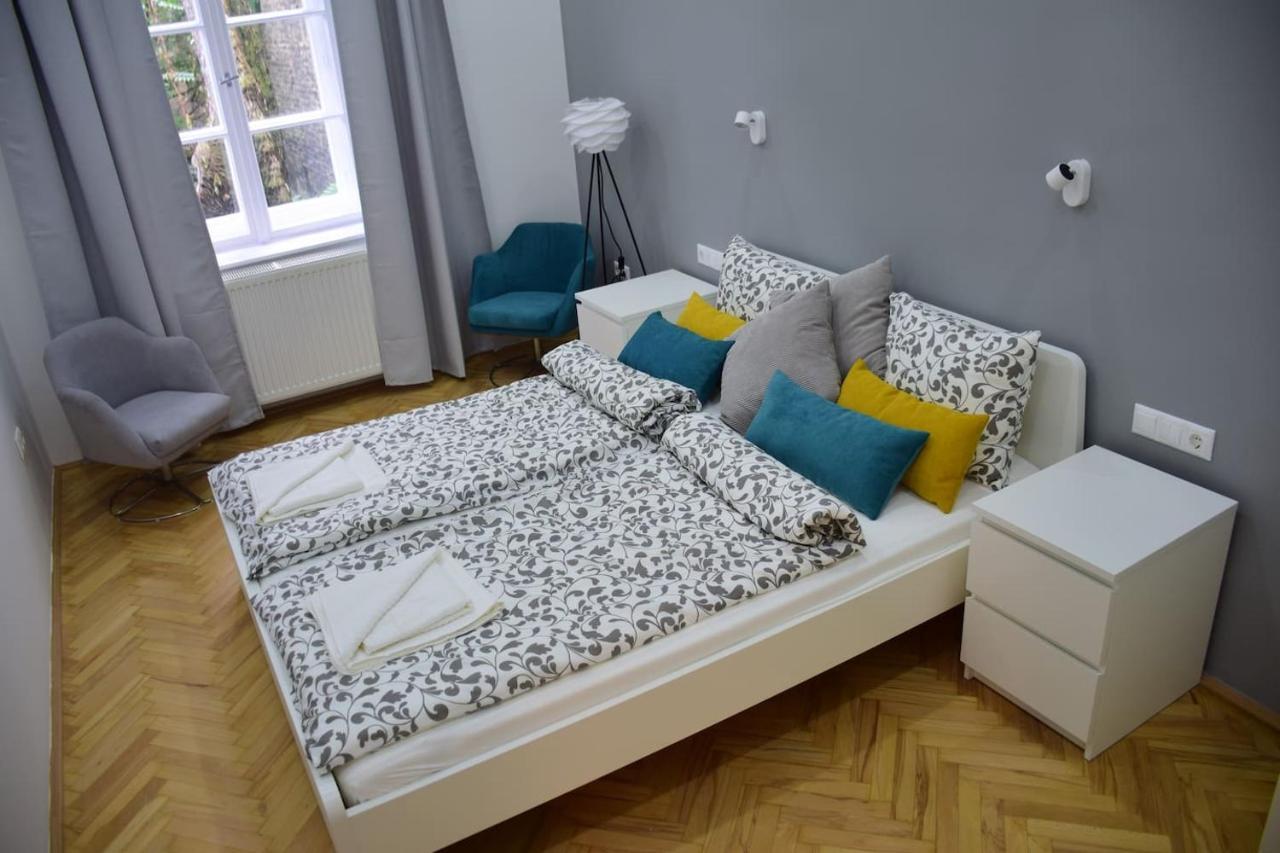 Central Apartman 3 Bdr, 2 Bath+3a/c+free Parking+quite Appartamento