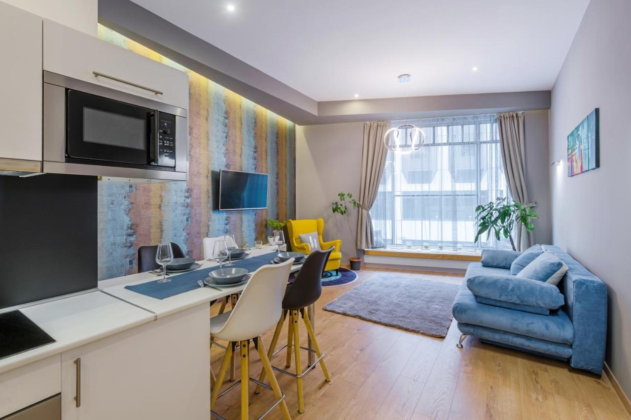 Amber / Navy Design With A/c * Budapest