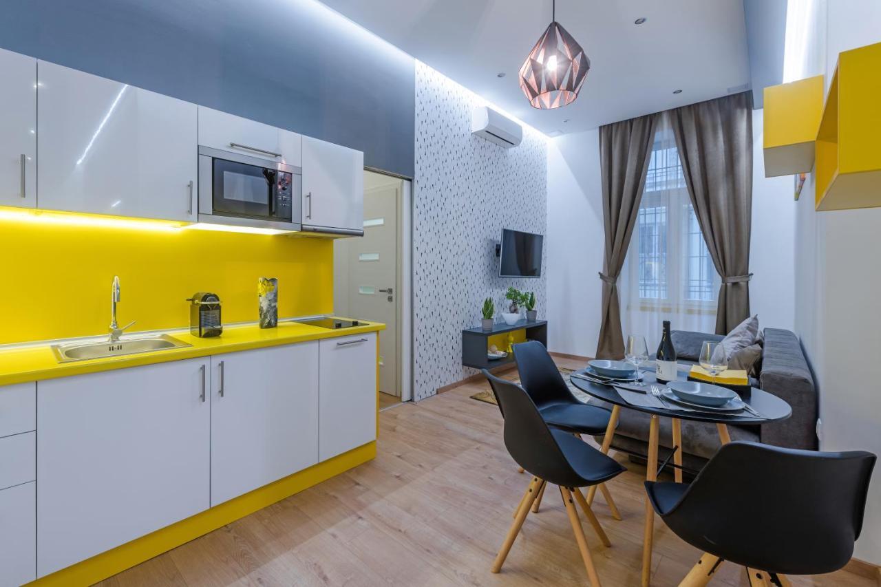 Amber / Navy Design With A/c Apartamento