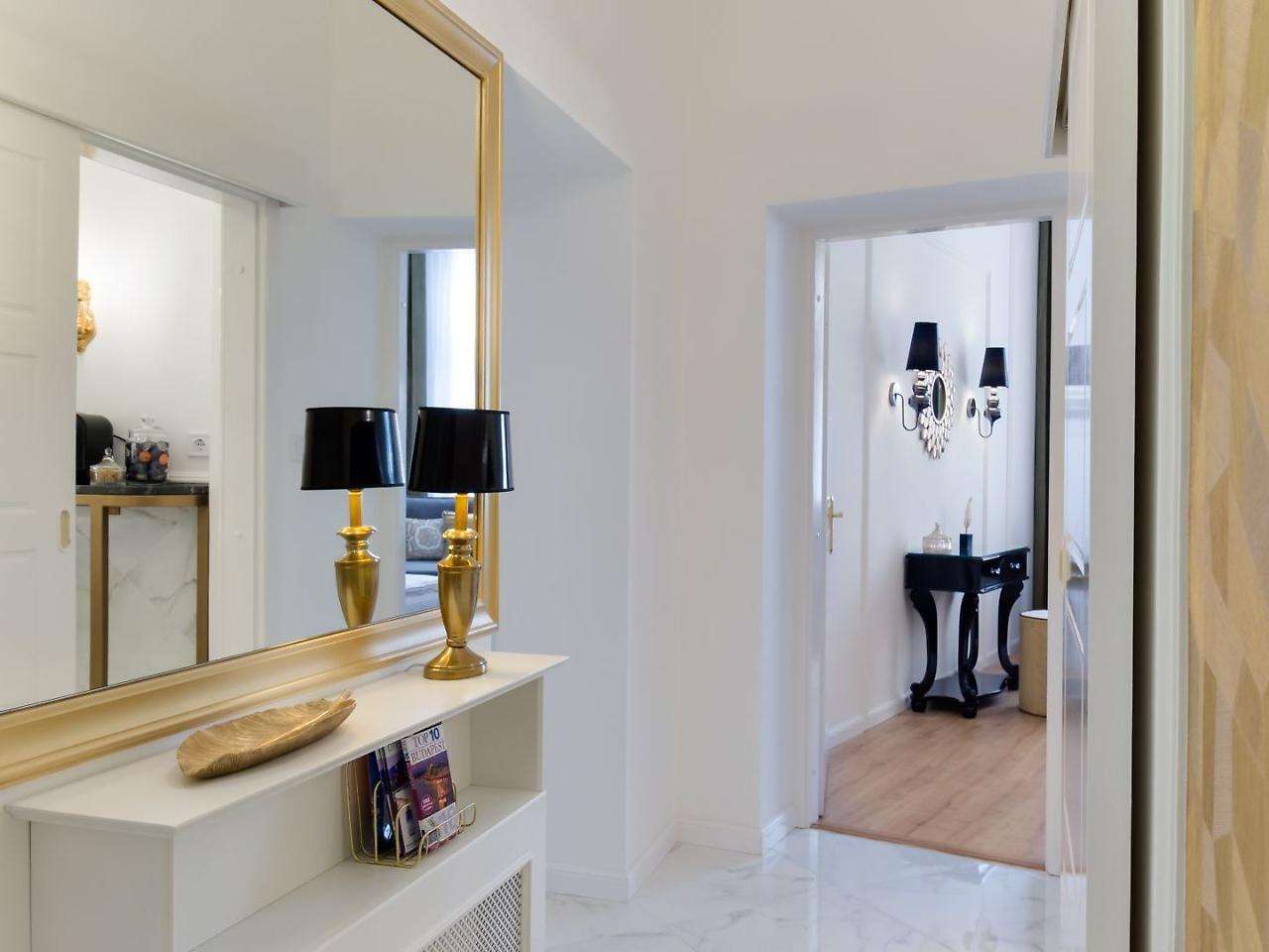 Chestnut & Eliza Apartment *