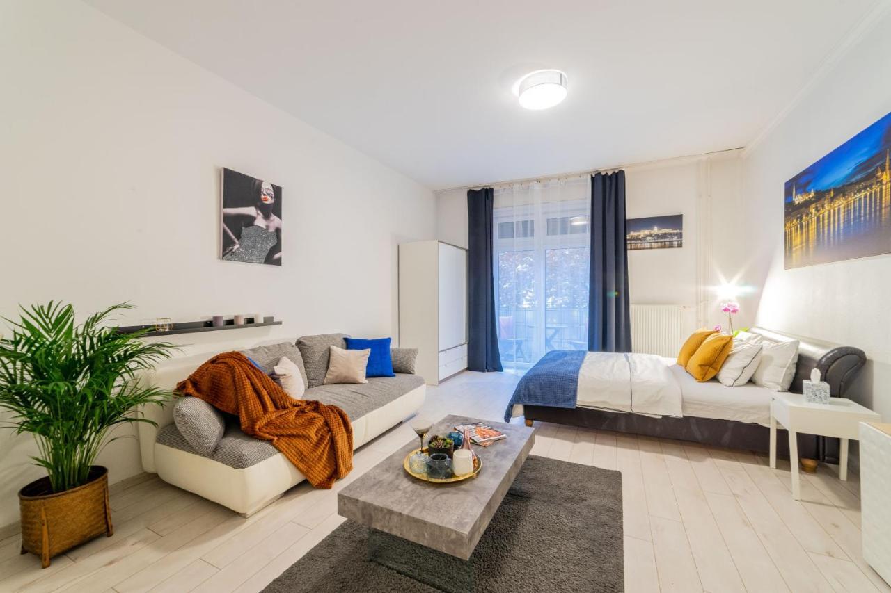 Del Mar * Budapest