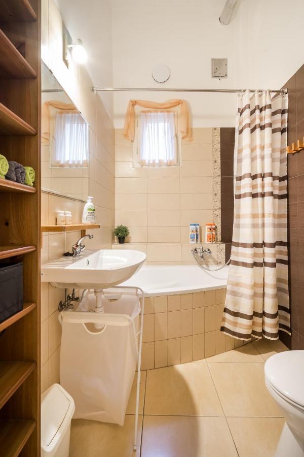 Park View With Sauna, A/c Appartamento Budapest