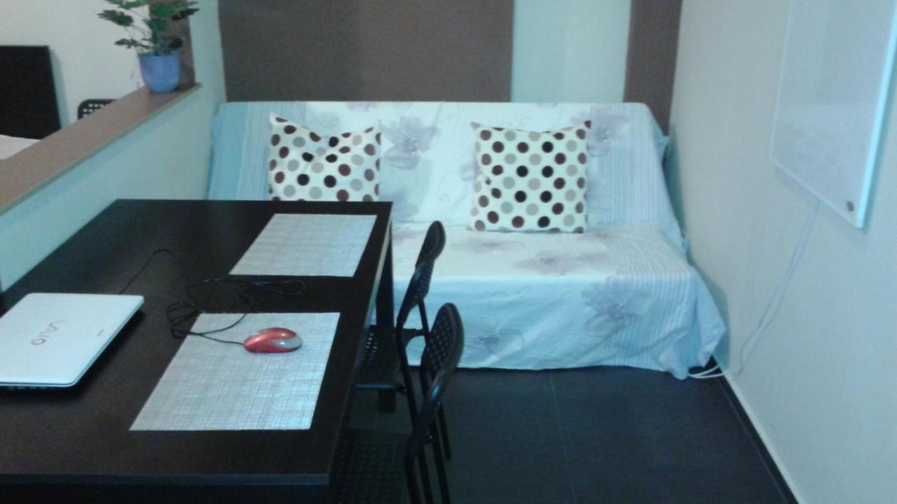 Nice Studio Near City Center Apartman *