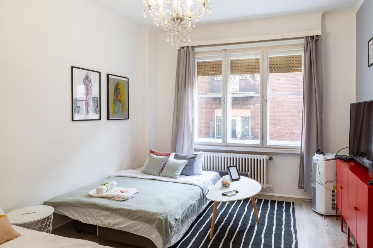 Sweet Studio With Art In The Heart Of Budapest