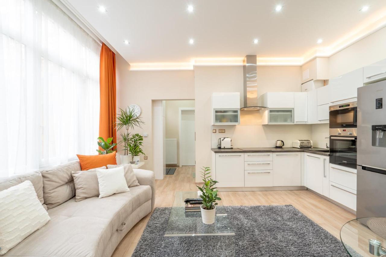 Apartman Modern, Quiet & Cozy In The Middle Of Downtown Near Danube At Fashion Street *