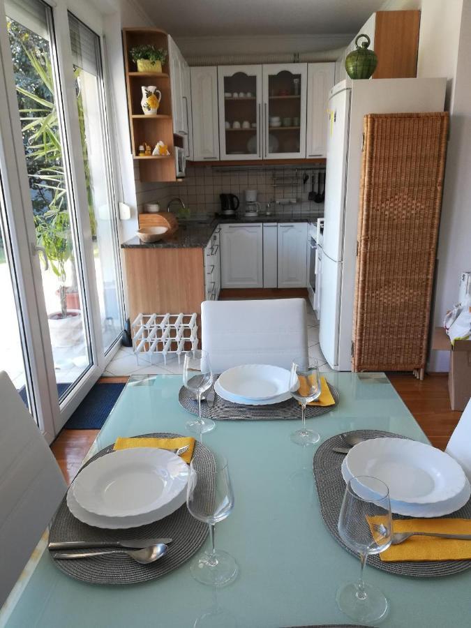 Homy In Buda, With Safe Garage And Terrace