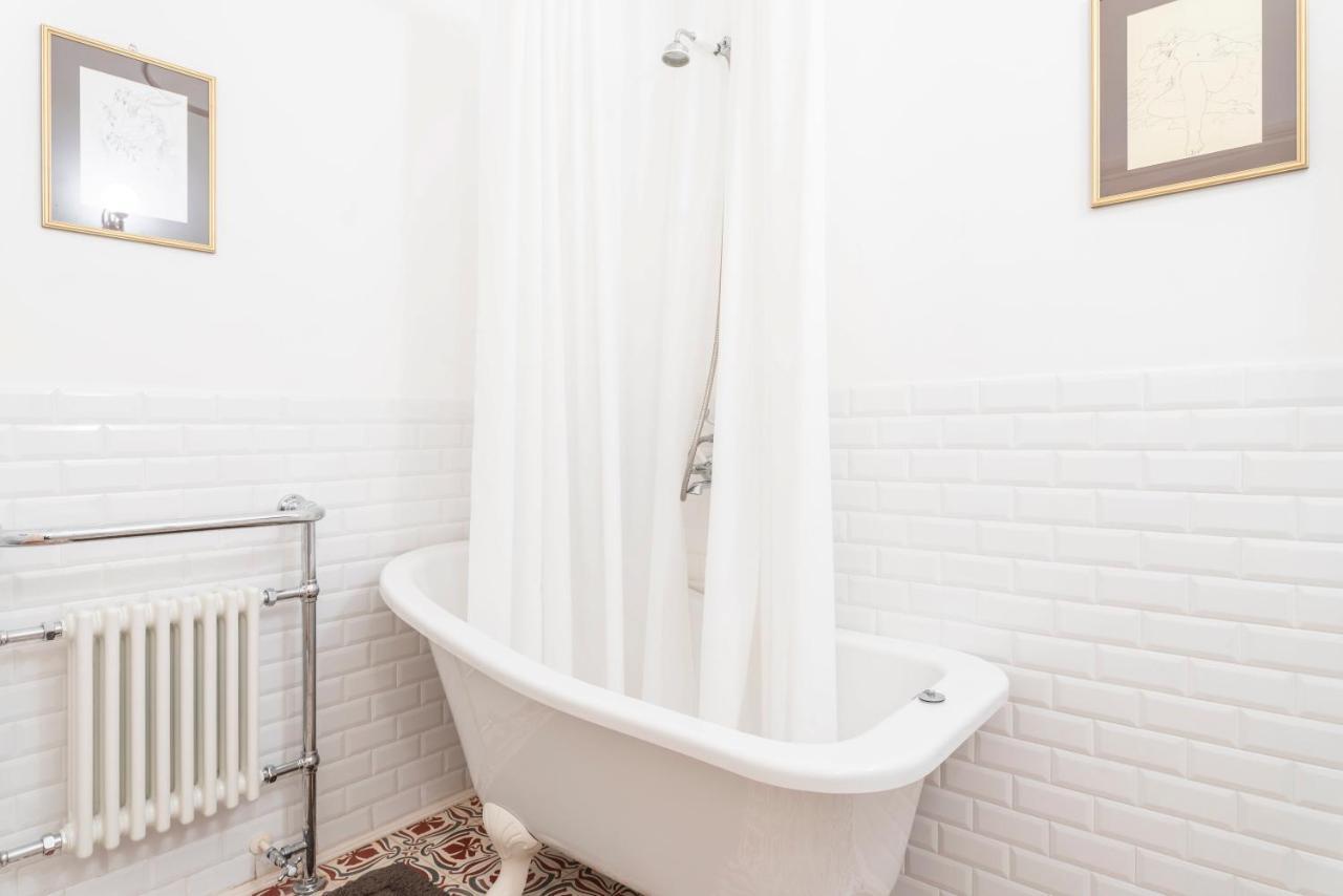 Stunning Spacious Art Nouveau Apart , Grand Piano Apartman *