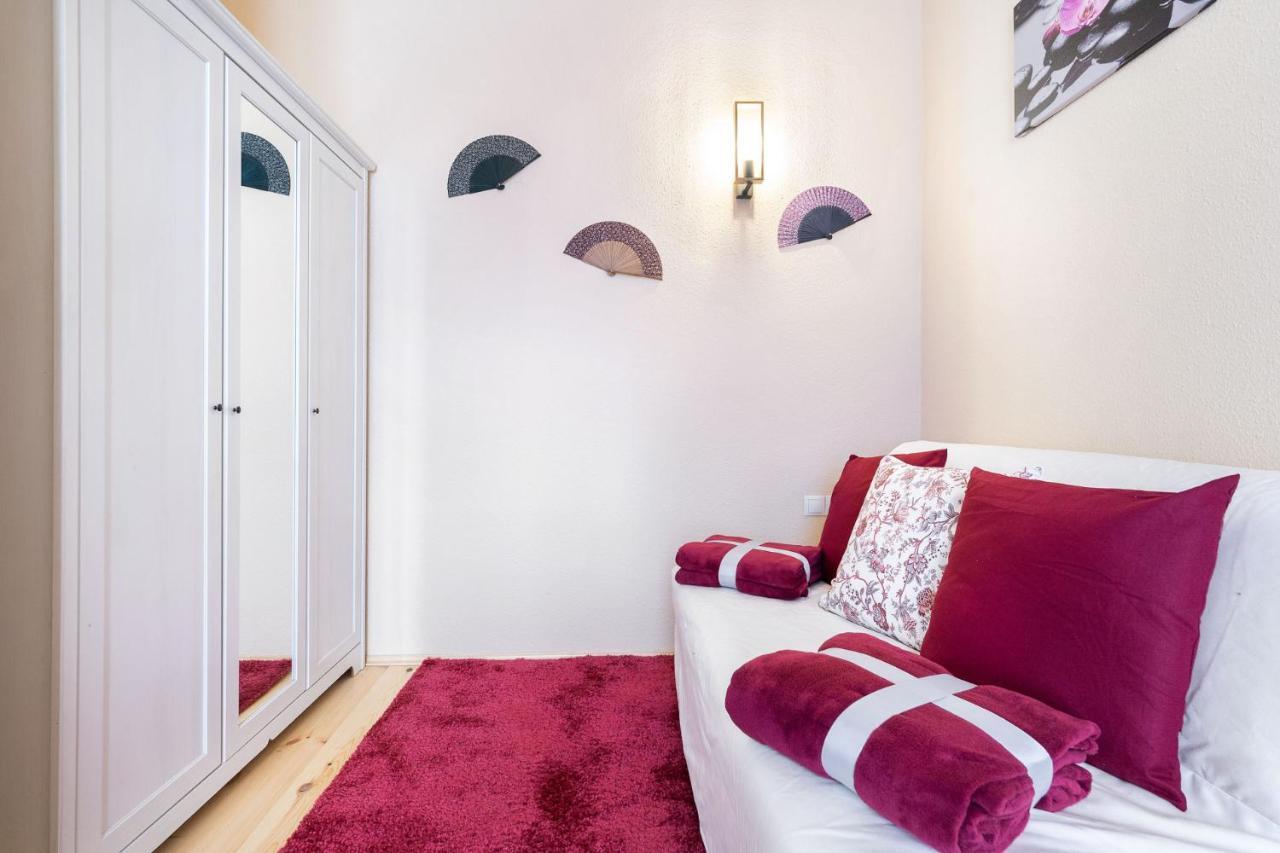 Trendy Grand Boulevard Designer Apartment *