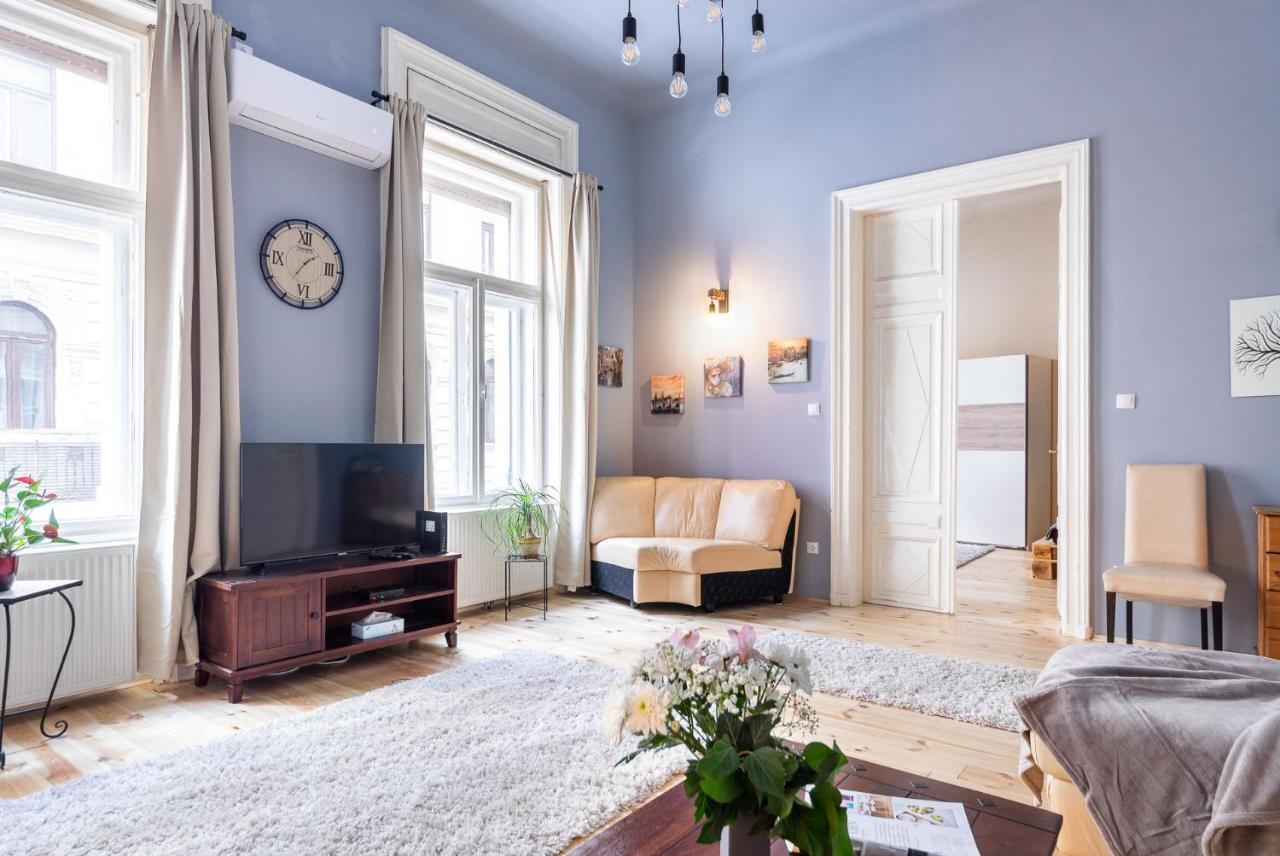 Trendy Grand Boulevard Designer