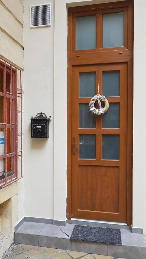 Bachelor Apartment *