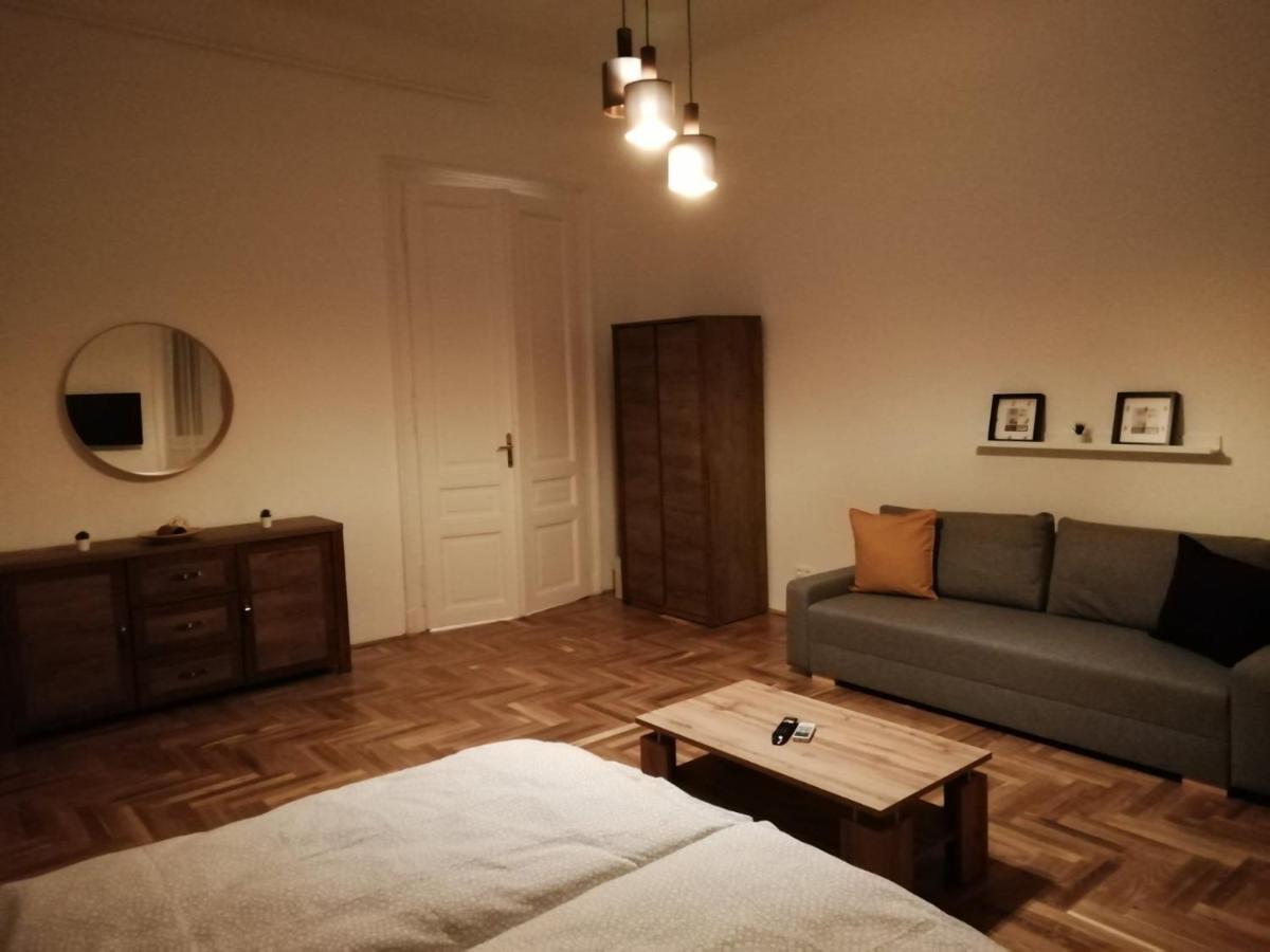 Apartment Luxury New Cozy Flat At Dob Street Nearby Gozsdu Court Budapest