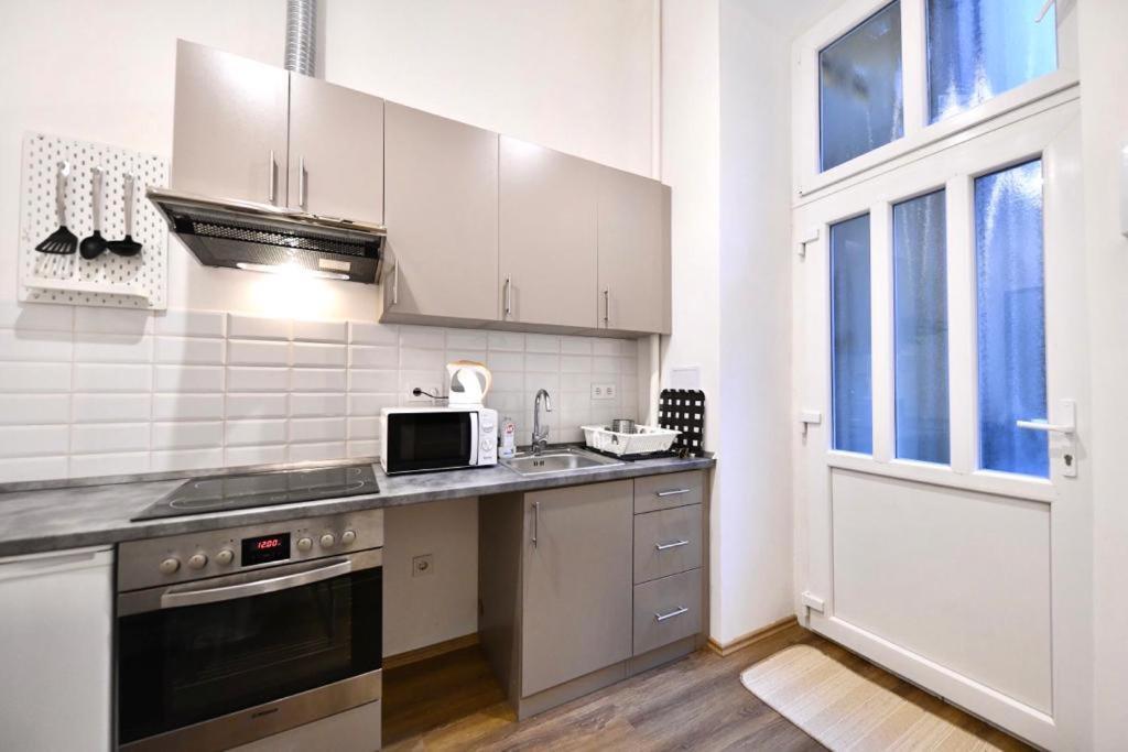 Cosy Flat In Király Str,queen Appartamento Budapest