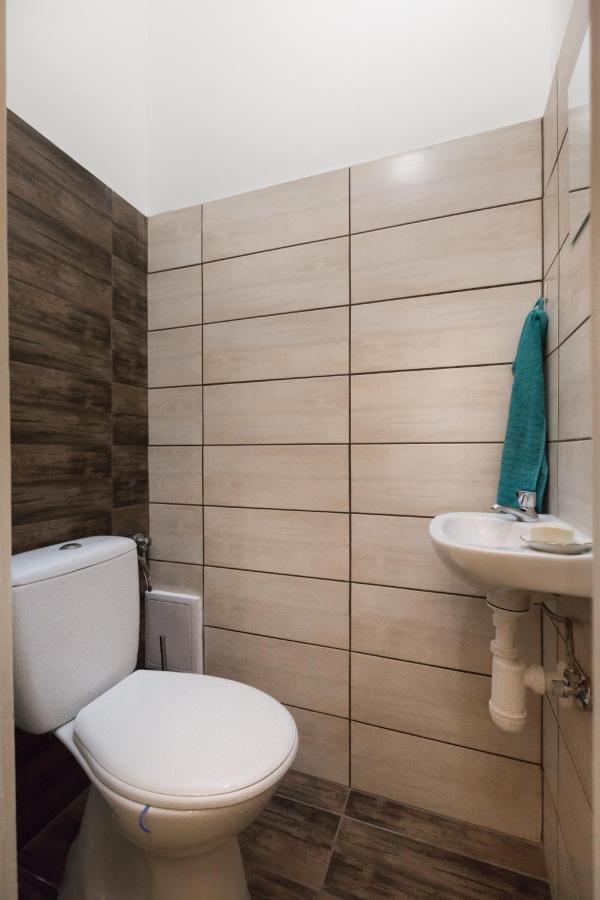 Eclectic Luxury & Spacious 2br Ac In Center Appartamento Budapest