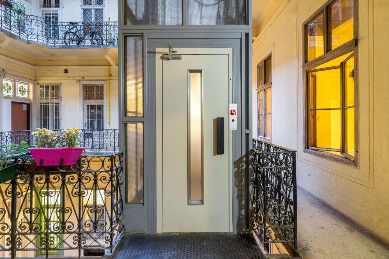Trendy Grand Boulevard Designer Apartment Budapest