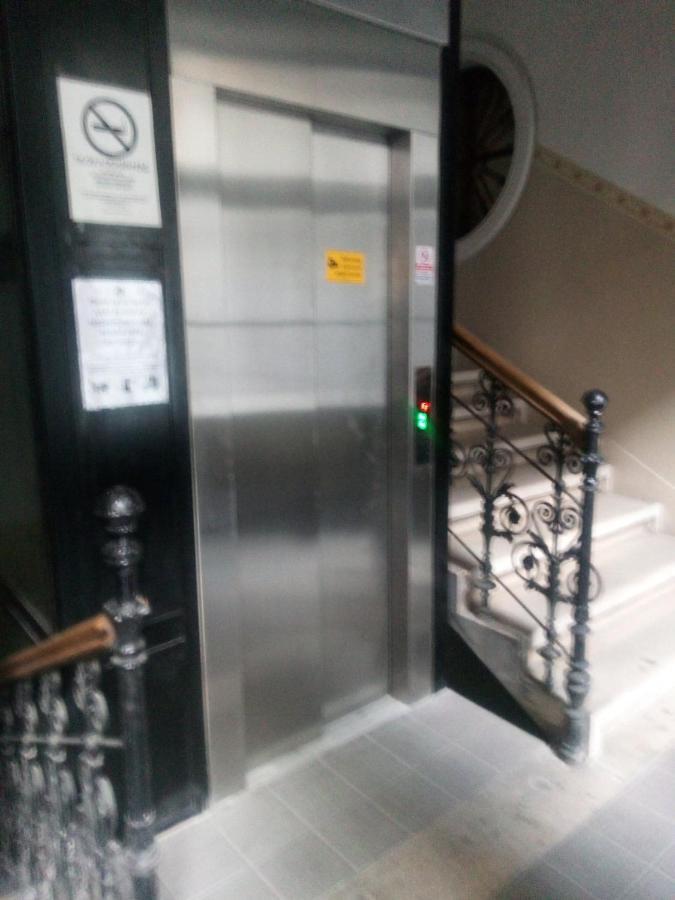 Red Passion Deluxe At Gozsdu Apartmán Budapest