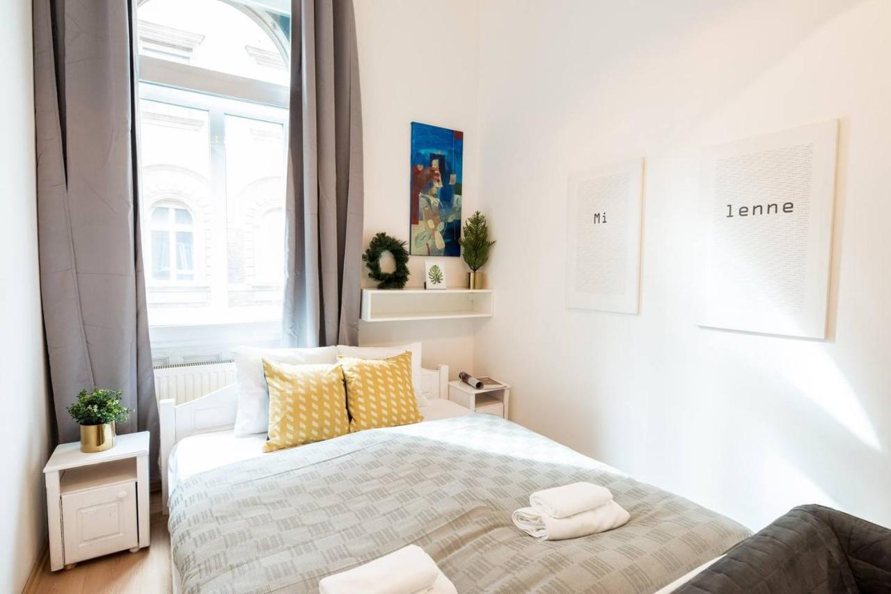 Cosy And Central With 4 Bedrooms And A/c * Budapest