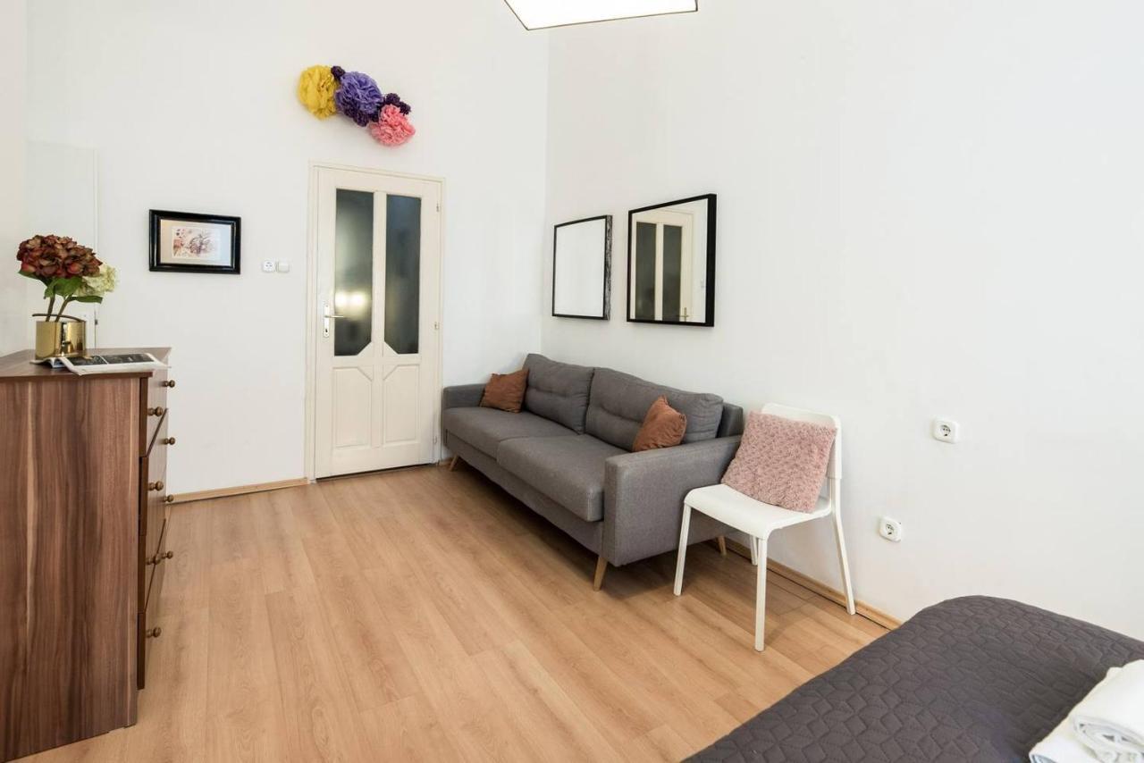Cosy And Central With 4 Bedrooms And A/c Apartment Budapest