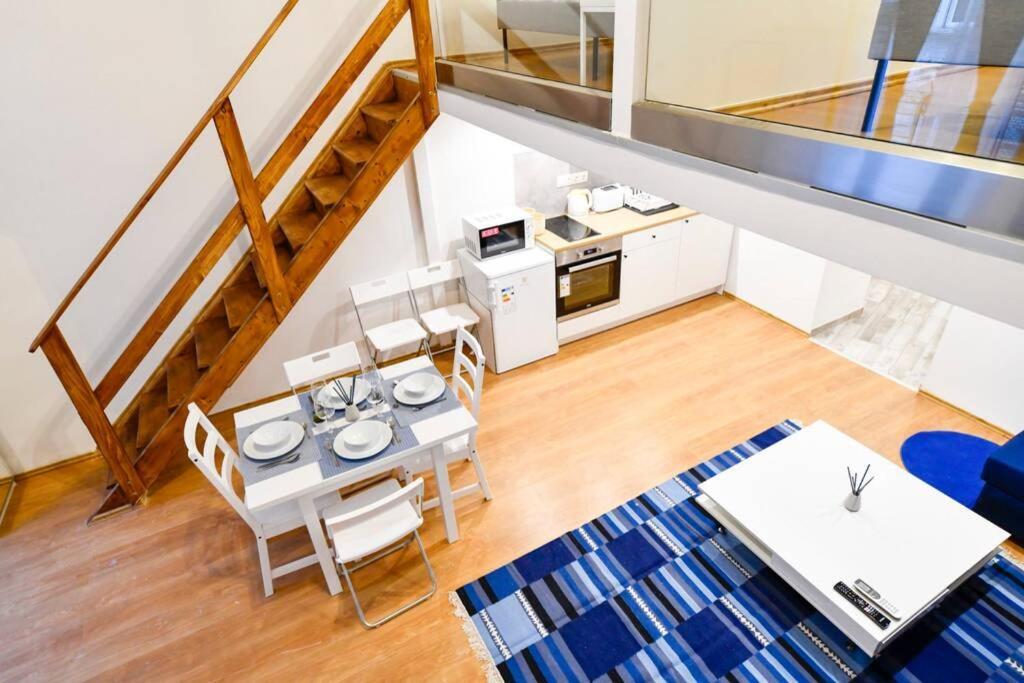 Cosy Two Bedroom Flat In Rottenbiller Str,sky * Budapest