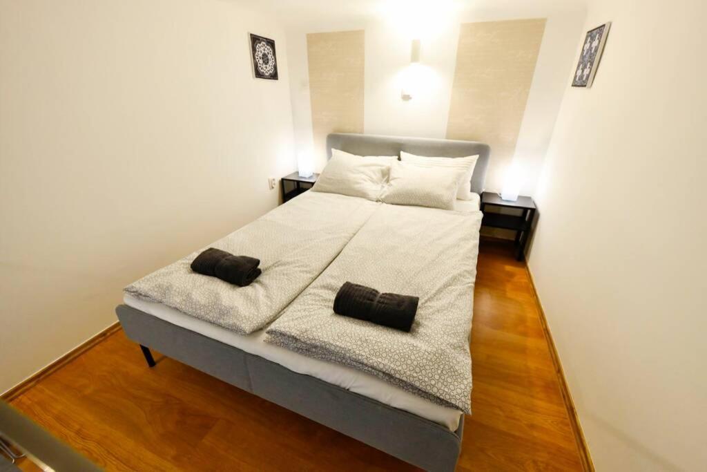 Cosy Two Bedroom Flat In Rottenbiller Str,sky *