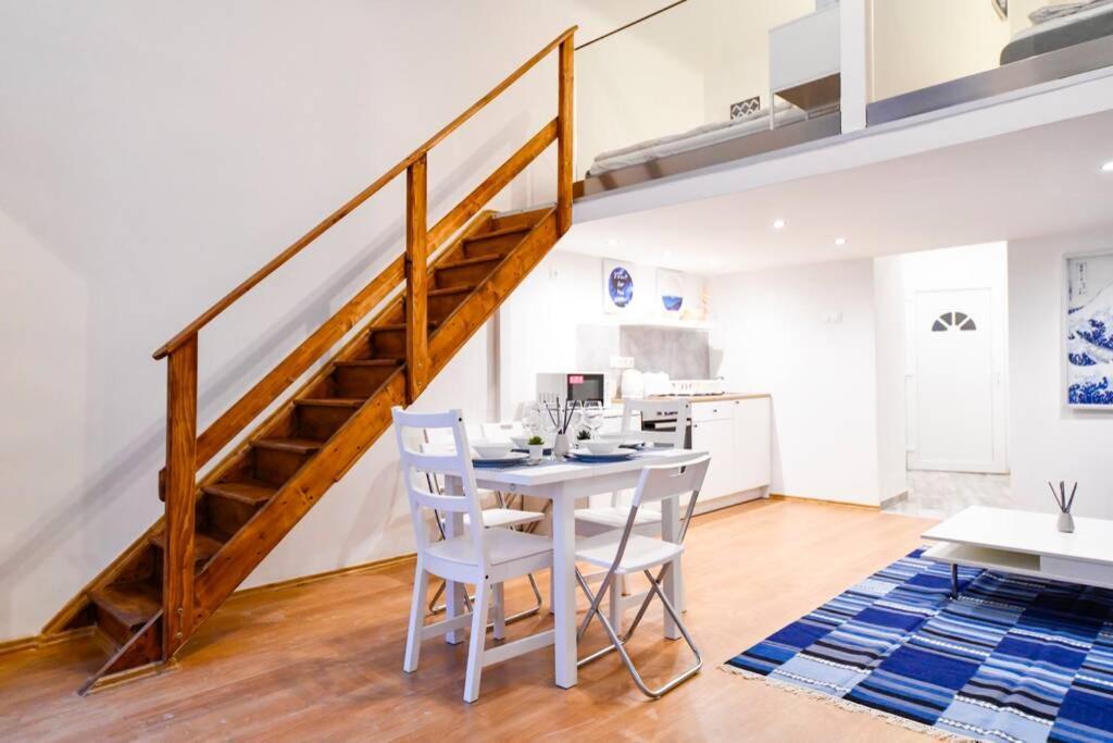 Apartment Cosy Two Bedroom Flat In Rottenbiller Str,sky
