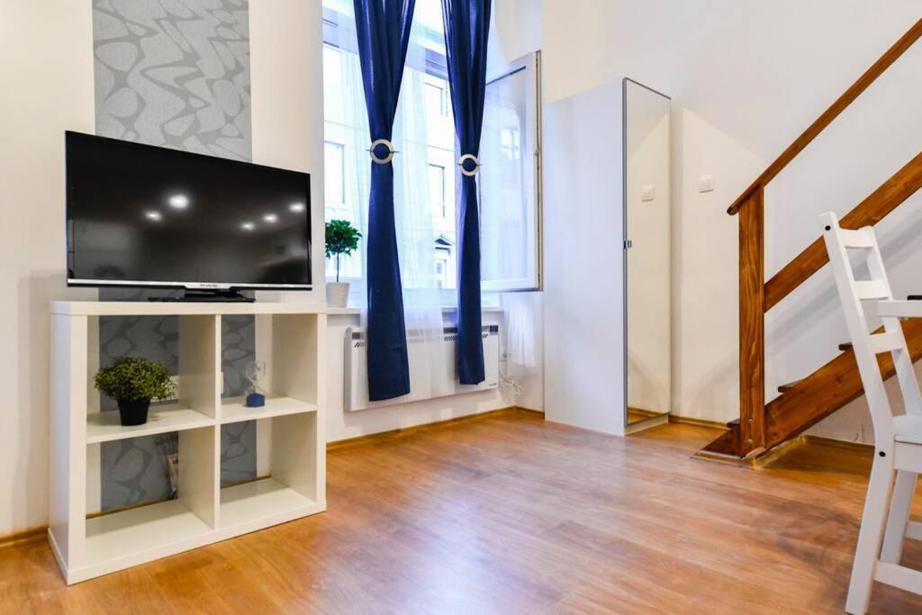 Cosy Two Bedroom Flat In Rottenbiller Str,sky Apartment