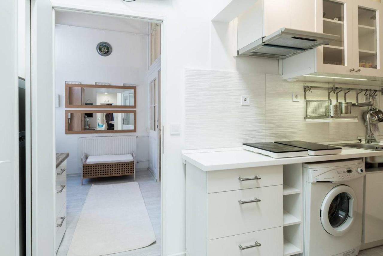 Cosy And Central With 4 Bedrooms And A/c Apartment *