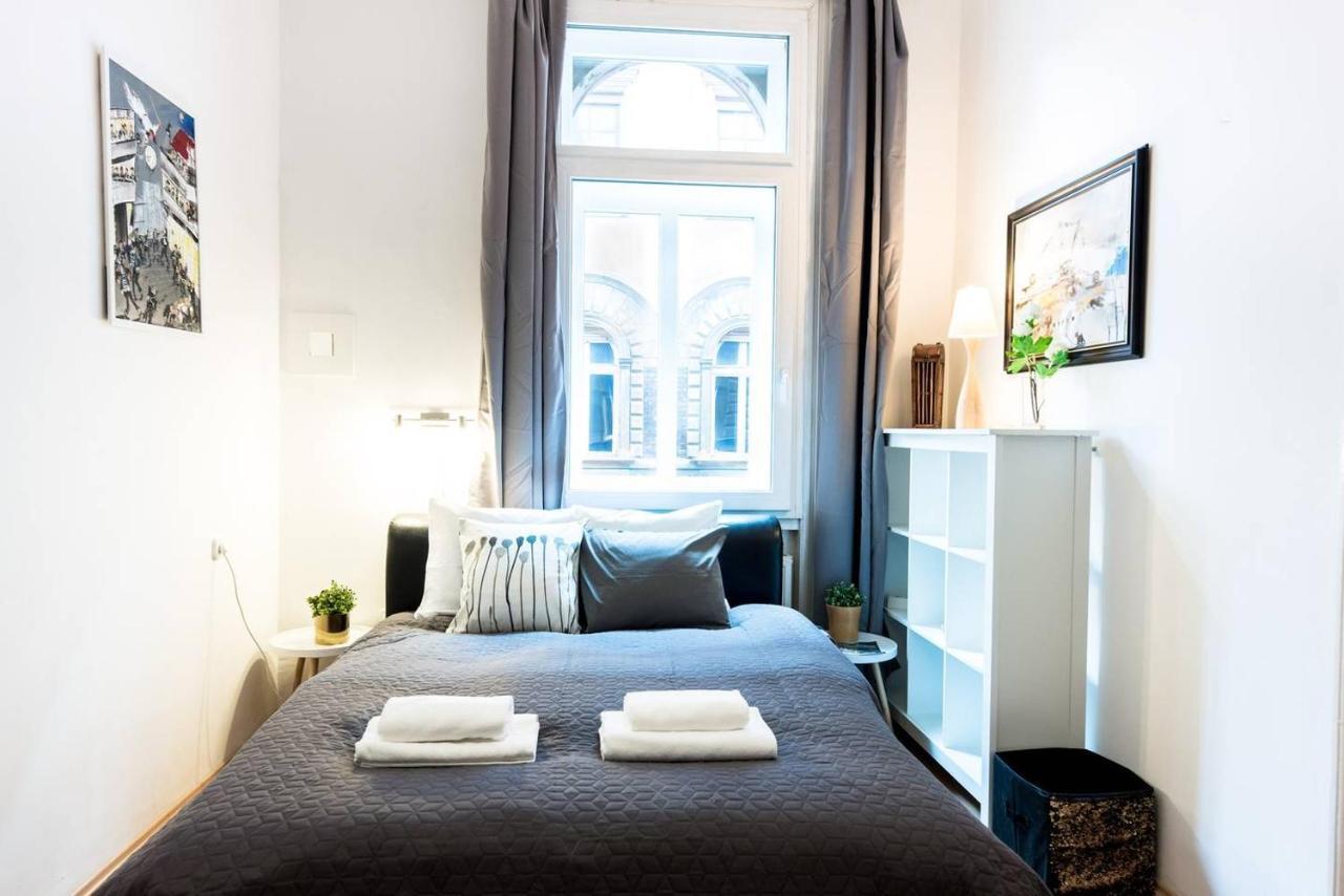 Apartment Cosy And Central With 4 Bedrooms And A/c