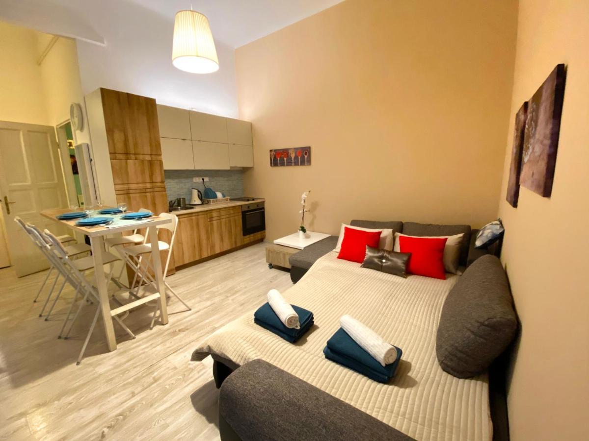 Center Cozy Akacfa Apartman *