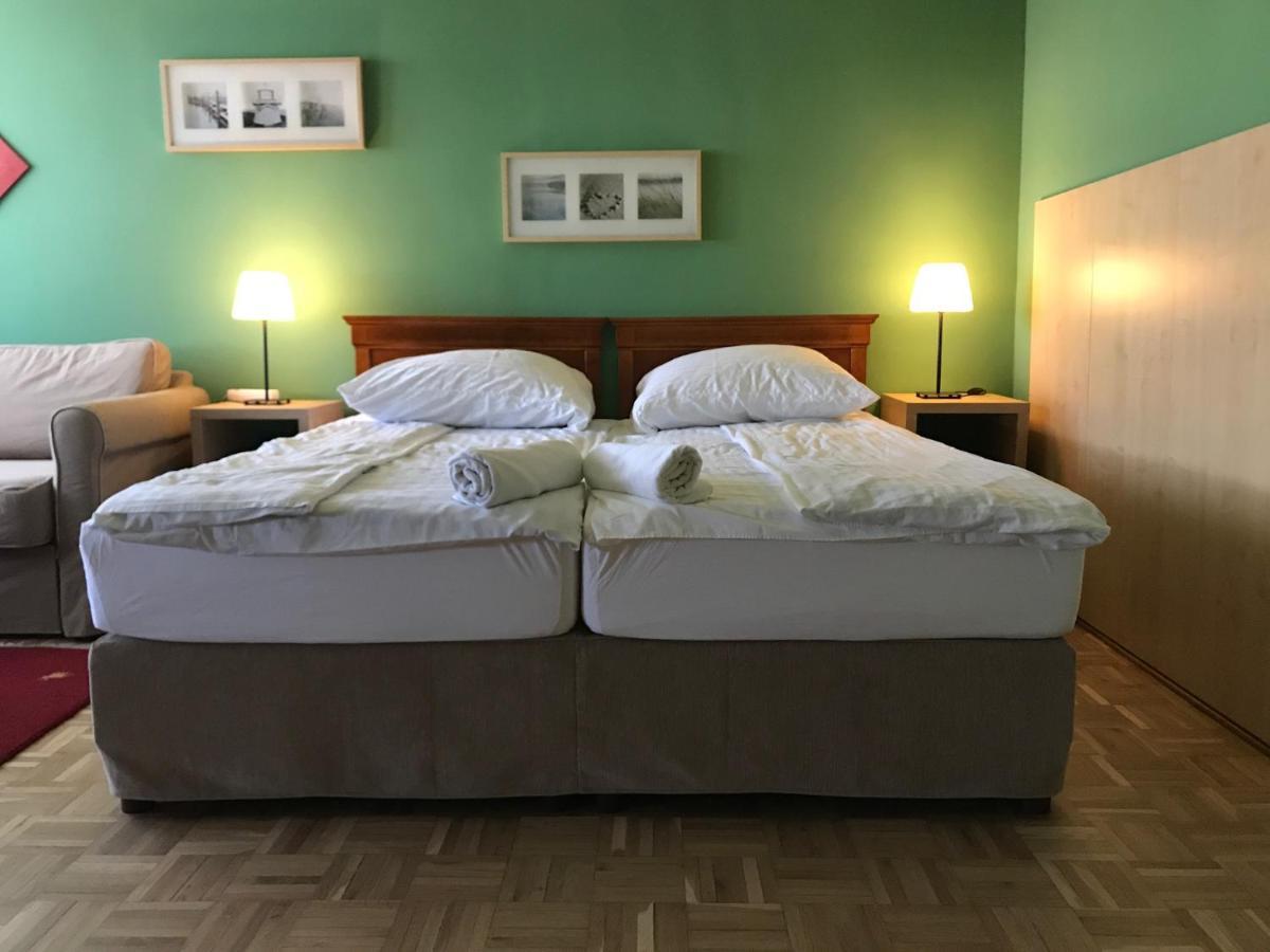 Flat Rent *