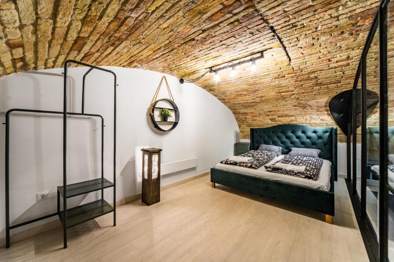 Spacious Loft In The Heart Of Downtown *
