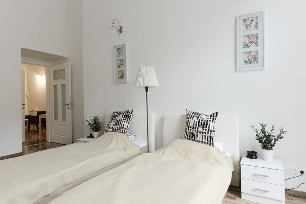 Spacious Evergreen In The Heart Of