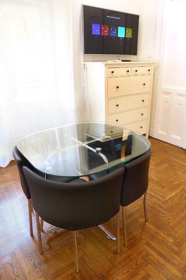 Katona Apartment *